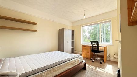 4 bedroom semi-detached house to rent - Photo 5