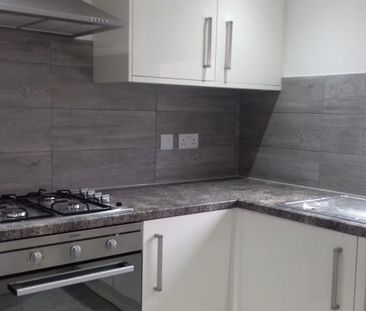 Room in a Shared Flat, B/G, E2 - Photo 6