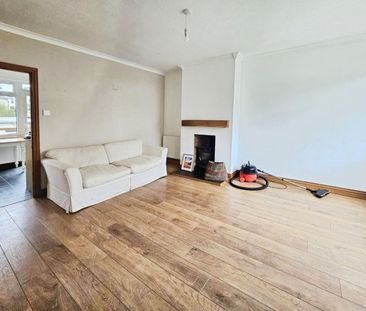 3 bedroom House To Let - Photo 2