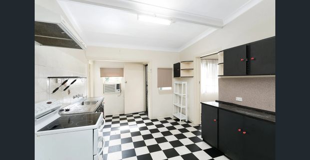 Charming Family Home in Prime Sylvania Location - Photo 1