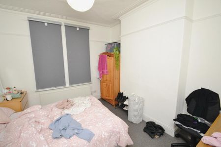 4 bedroom terraced house to rent - Photo 2