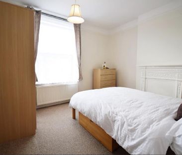 4 bedroom flat to rent - Photo 4