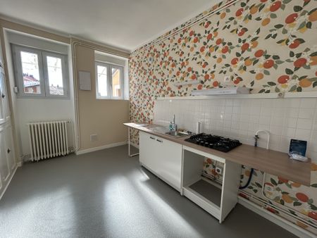 Location Appartement 3 pièces 70m² LE CREUSOT 71200 - Photo 4