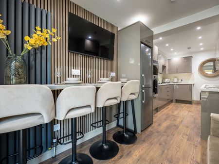 OX Living is proud to present this high-quality 9-bedroom co-living property, perfect for working professionals looking for stylish, stress-free living. Room 1 - Photo 3