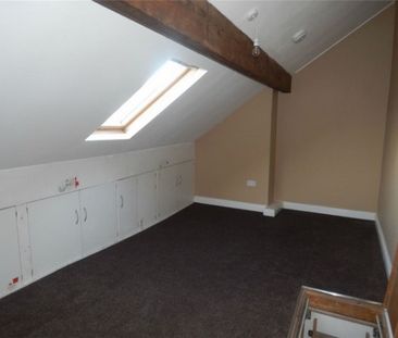 2 Bed - Clement Street, Birkby, Huddersfield, West Yorkshire - Photo 1