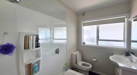 Tidy two-bedroom home on sought-after Francis Drake Street - Photo 4