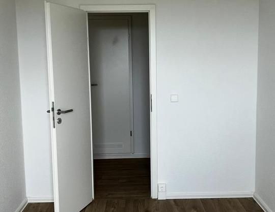Geräumige 3-Raum Wohnung in Leipzig-Grünau - Photo 1
