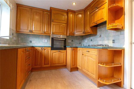 2 bedroom semi-detached bungalow to rent - Photo 4