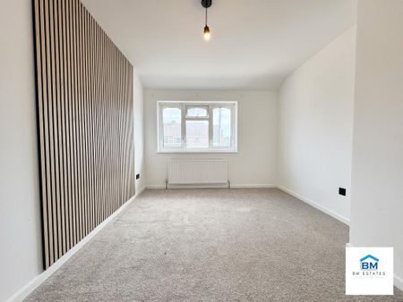 3 bedroom semi-detached house to rent - Photo 3