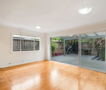 Beautiful Three Bedroom Home! - Photo 3