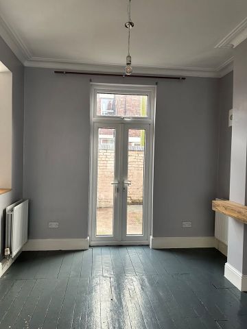 3 Bed Terraced House, Lambton Road, L17 - Photo 2