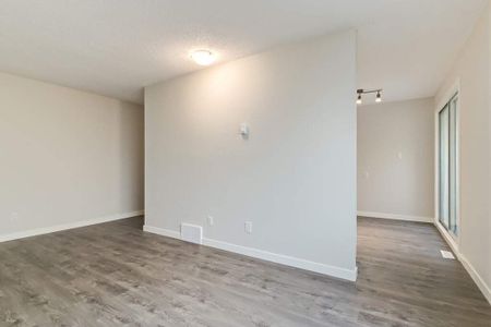 Classic Suite - 2 Bedroom - Photo 4