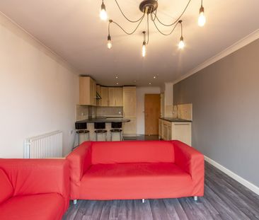 4 Bed Flat, Edward Court, NG2 - Photo 1