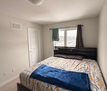 For Lease - 11 Genoa Drive, Hamilton, Ontario - Photo 5