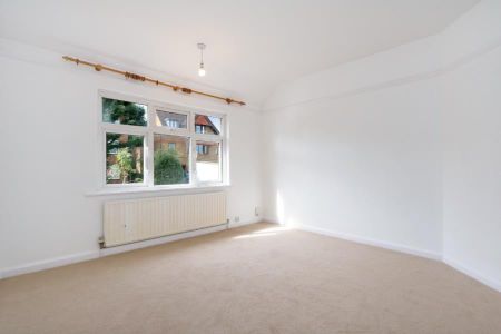 Cranes Park Crescent, Surbiton - 3 bedrooms Property for lettings - Seymours - Photo 5