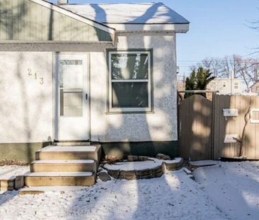 Oakview Avenue, Winnipeg, MB, R2K 0S1 - Photo 1