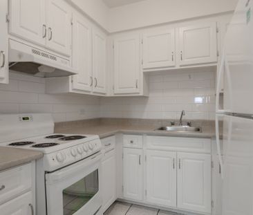 2400 Van Horne - Photo 4