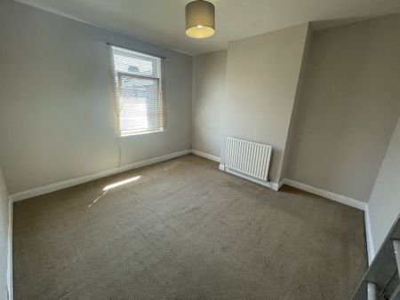 Blenheim Avenue, Barnsley - Photo 2