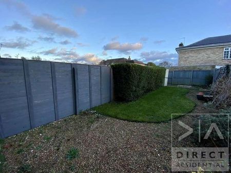 Andrews Close, KT17 - Photo 4