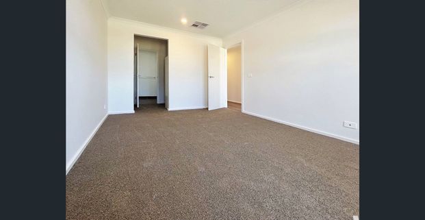 Modern 4-Bedroom Family Home with Light-Filled Interiors - Photo 1