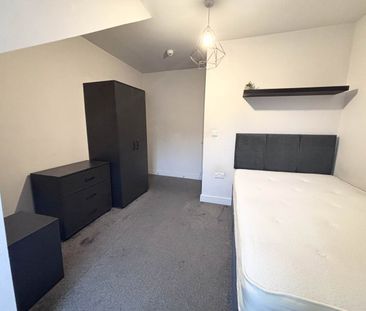 Station Terrace (Room 6), Bramley, Leeds - Photo 1