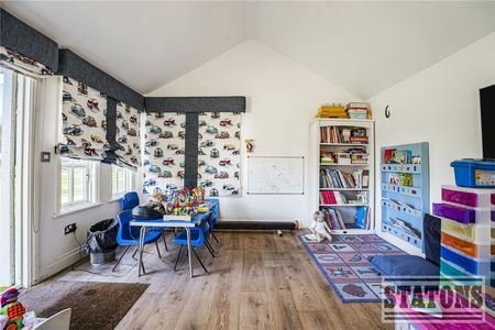 Rush Green, Hertford - Photo 2