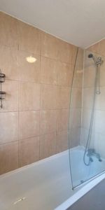 4 bedroom flat to rent - Photo 3