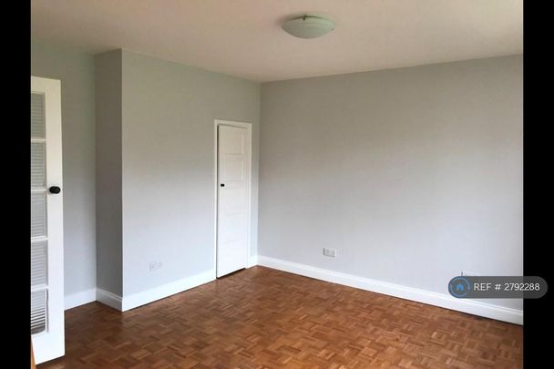 3 bedroom flat to rent - Photo 1