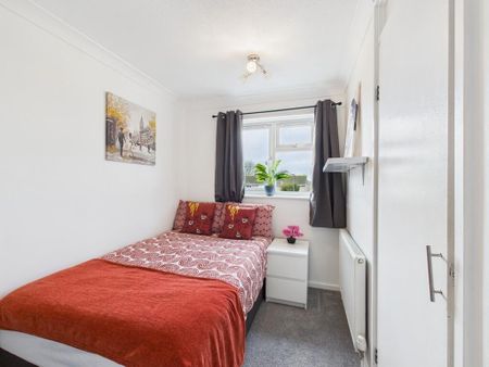 1 bedroom in a house share to rent - Photo 5