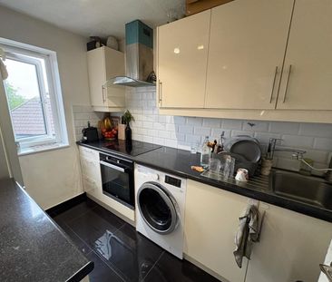 2 bed flat to rent in Charles Crescent, Harrow, HA1 - Photo 1