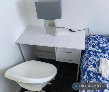 4 bedroom terraced house to rent - Photo 3