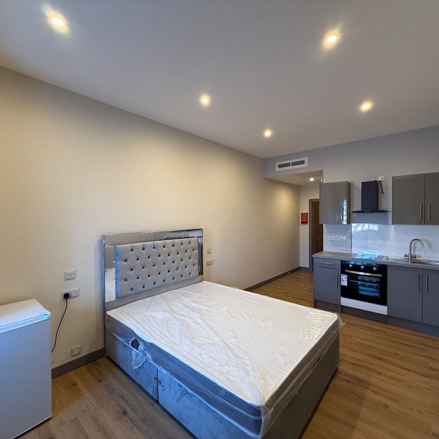 Studio Flat, Cranbrook Road, IG1 - Photo 1