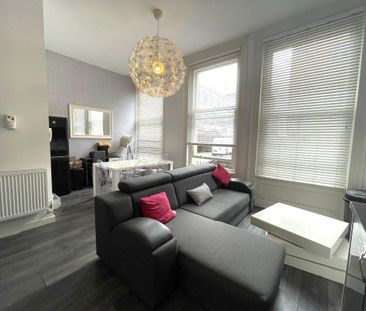 1 bedroom in a house share to rent - Photo 3