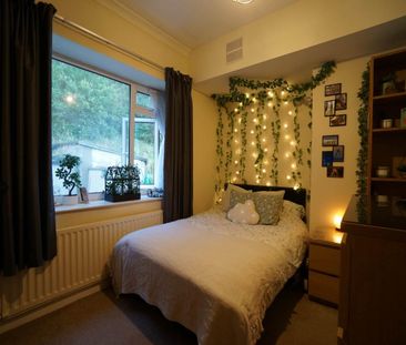 Woodlands High Street - Photo 3