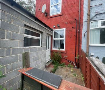 2 bed Terraced - To Let - Photo 3