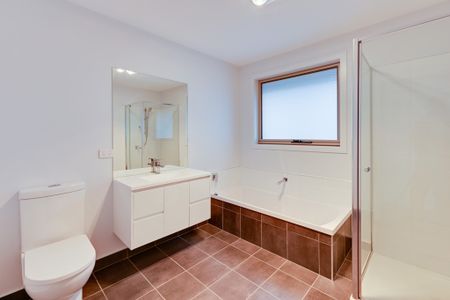 3 Bed, 2 Bath - Fully Furnished Modern Home in Risdon Vale Available Now - Photo 4