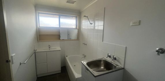 2 Bedroom Modern Unit - Photo 2