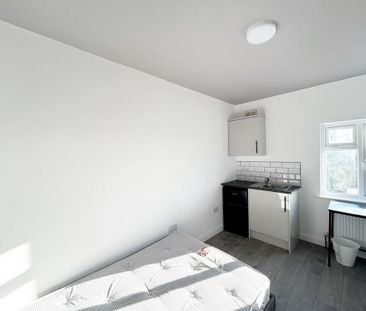 1 bedroom in a house share to rent - Photo 3