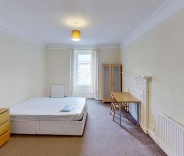 3 bedroom flat to rent - Photo 2