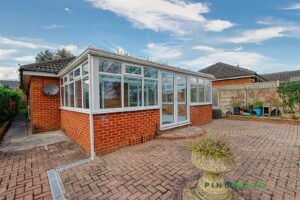 3 BEDROOM Bungalow - Detached - Photo 3