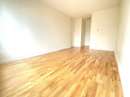 30 Greenfield Avenue condo — Toronto, ON (2-Bedroom) - 2 Bedroom - Photo 3