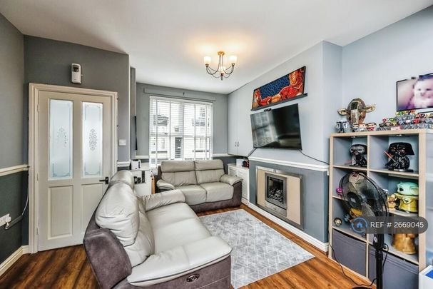 2 bedroom terraced house to rent - Photo 1