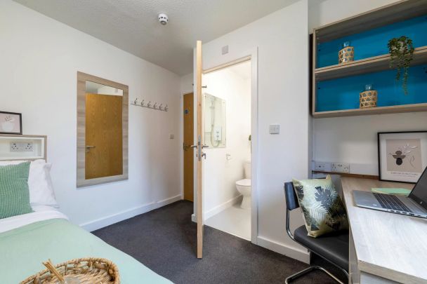 Silver Ensuite Small - Photo 1