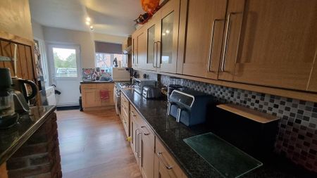 3 bedroom terraced house to rent - Photo 5