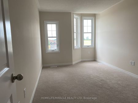 Townhouse For Lease | W8132464 - Photo 5