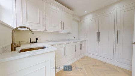 6 bedroom detached house to rent - Photo 2