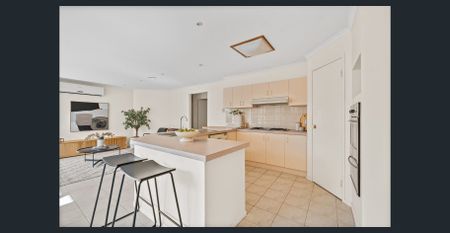 Beautiful Family Home in Quiet Court Location - Photo 2