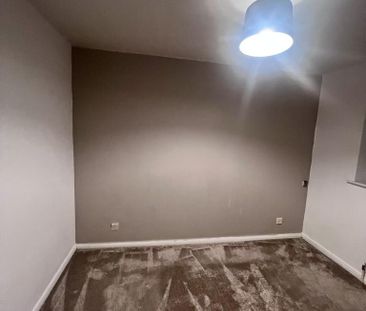 2 bedroom mews to rent - Photo 6