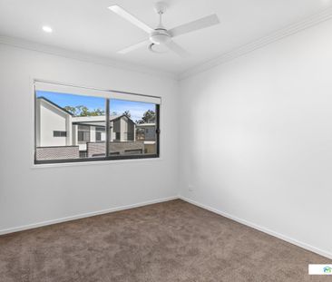 3 BEDROOM TOWNHOUSE, DUCTED A/C, RESORT POOL & BBQ FACILITIES - Photo 5