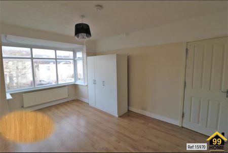 3 bed Semi-detached in Worplesdon Road , Guildford, GU2 9RS - Photo 3
